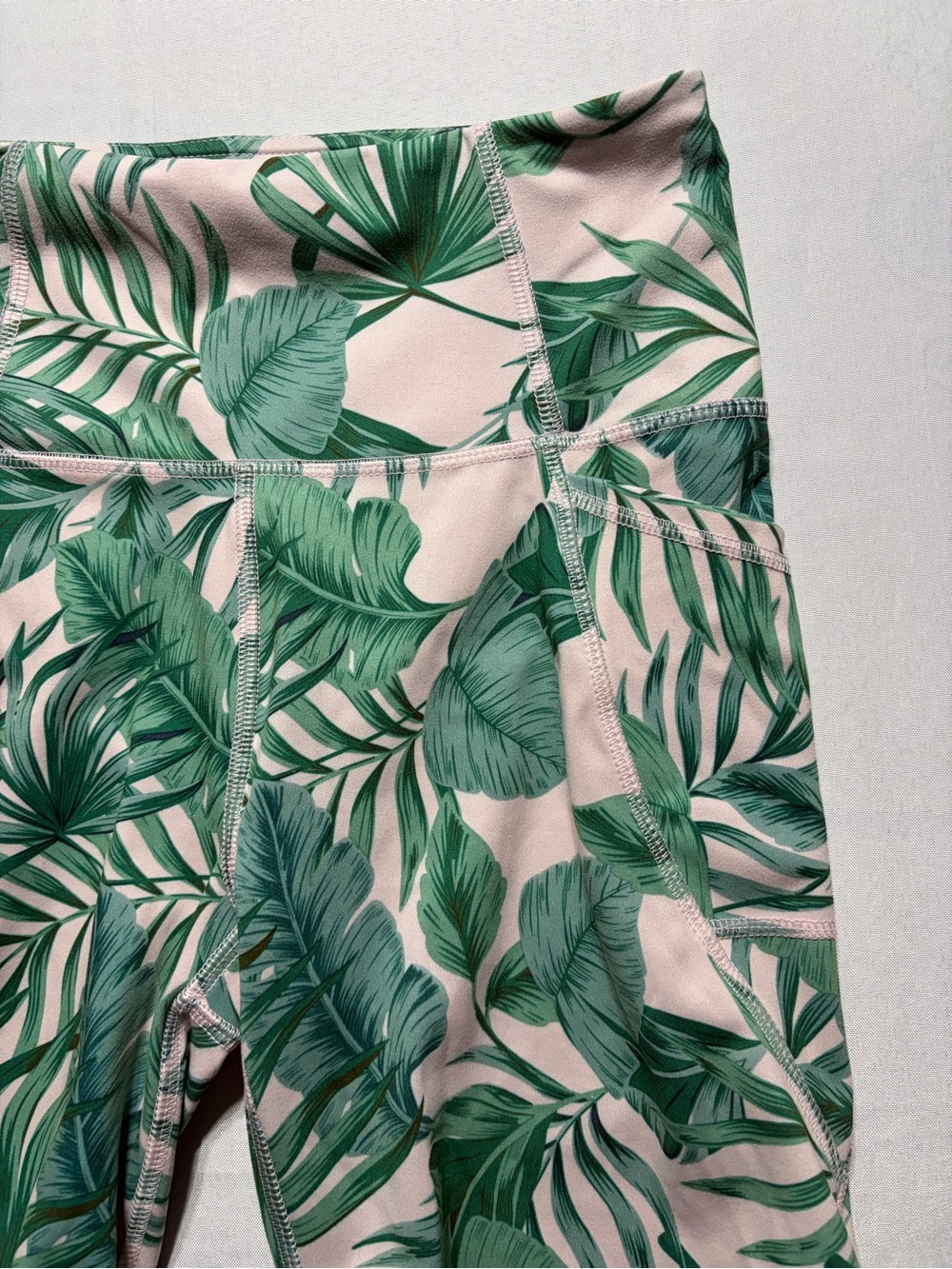 High-Rise Women’s Small Tropical Print Biker Athletic Shorts with Pockets